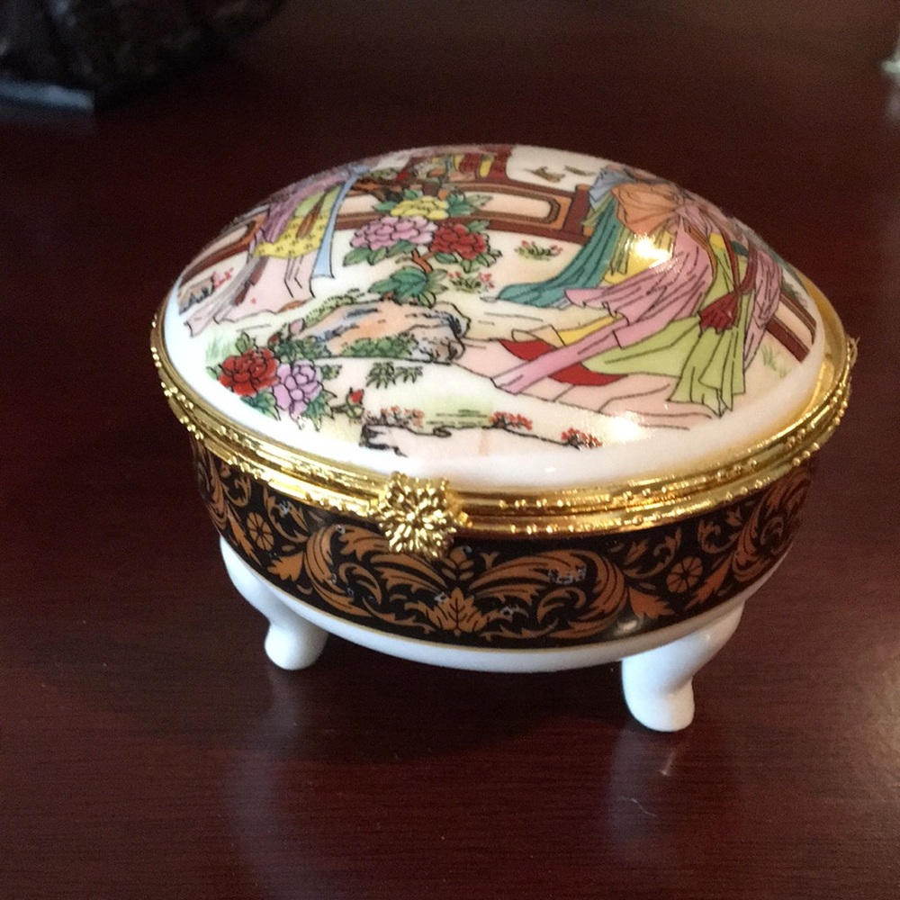 Jewelry box